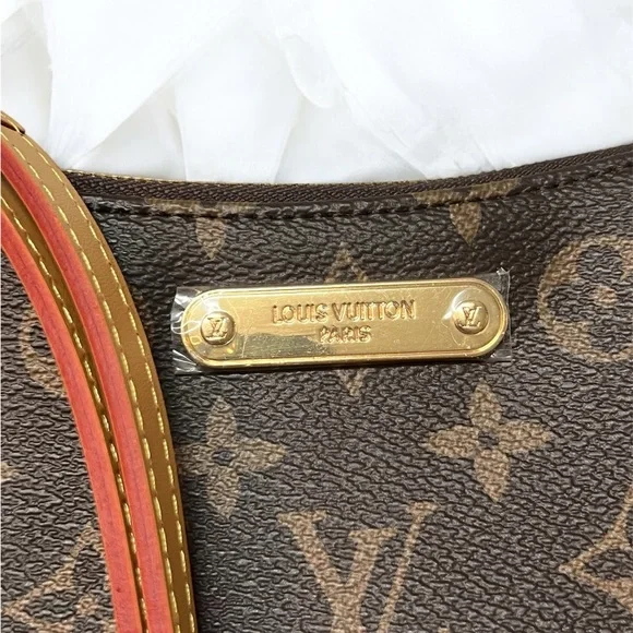 Liv Pochette Monogram [Copy] 1 left! - Picture 8 of 11